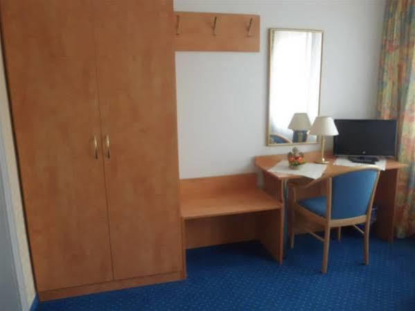 Hotel Zur Altstadt เซลเลอ ภายนอก รูปภาพ